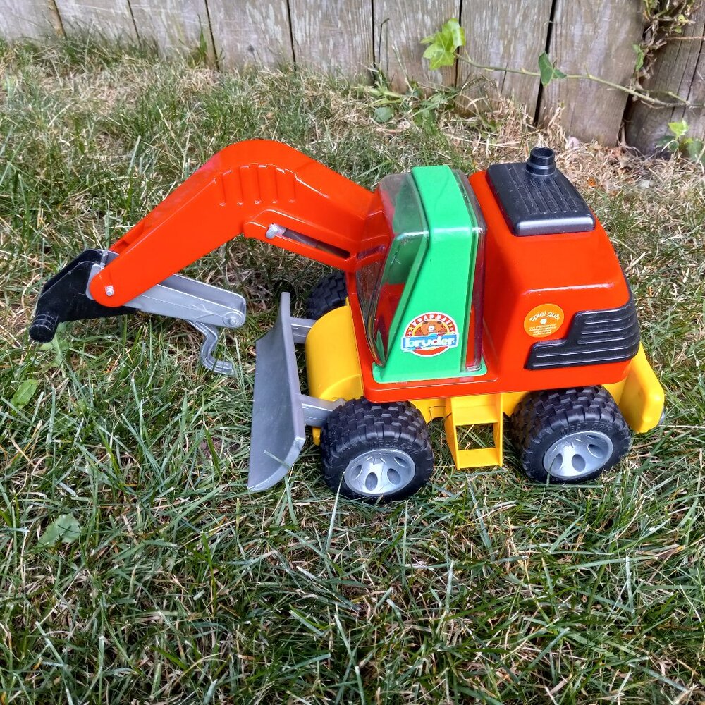 Bruder Roadmax construction truck. READ DESCRIPTION. Made in Germany